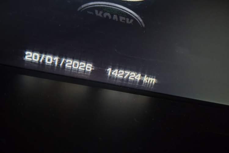 Used Land Rover Range Sport 2014 3.0 SC V6 HSE Odometer Close Up