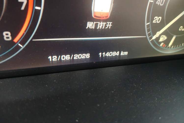 Used Land Rover Range Sport 2014 3.0 SC V6 HSE Odometer Close Up