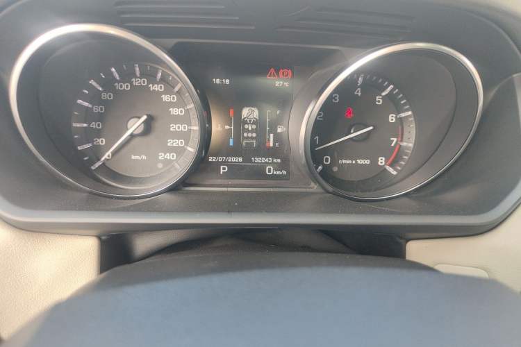 Used Land Rover Range Sport 2014 3.0 SC V6 HSE Odometer Close Up