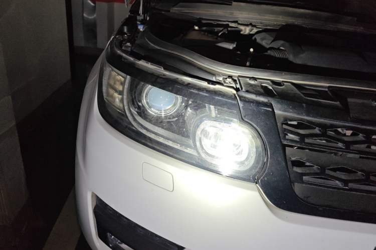 Used Land Rover Range Sport 2014 3.0 SC V6 HSE DYNAMIC Right Front Headlight