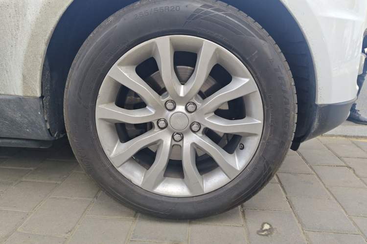 Used Land Rover Range Sport 2014 3.0 SC V6 HSE Right Front Wheel Hub
