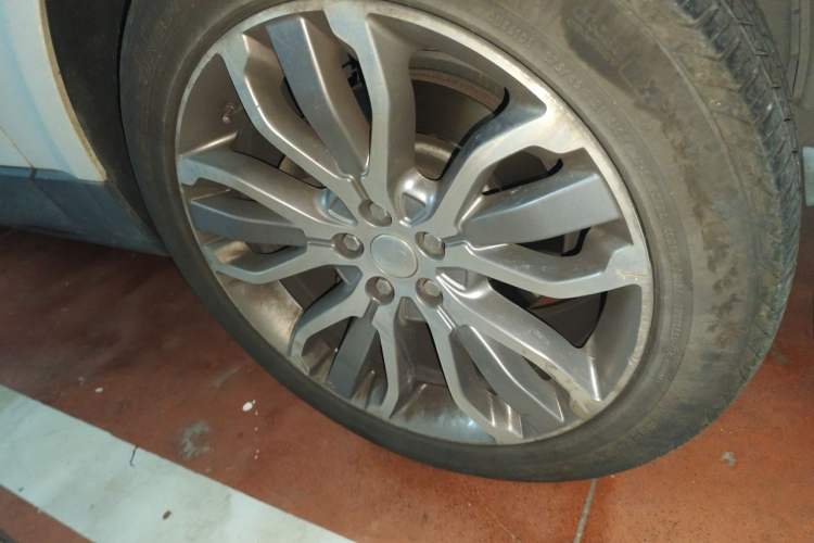 Used Land Rover Range Sport 2014 3.0 SC V6 HSE DYNAMIC Right Front Wheel Hub