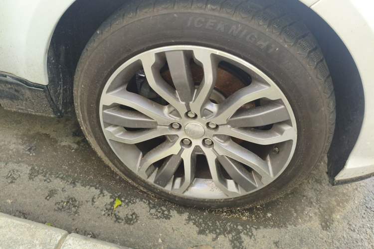 Used Land Rover Range Sport 2014 3.0 SC V6 HSE DYNAMIC Right Front Wheel Hub