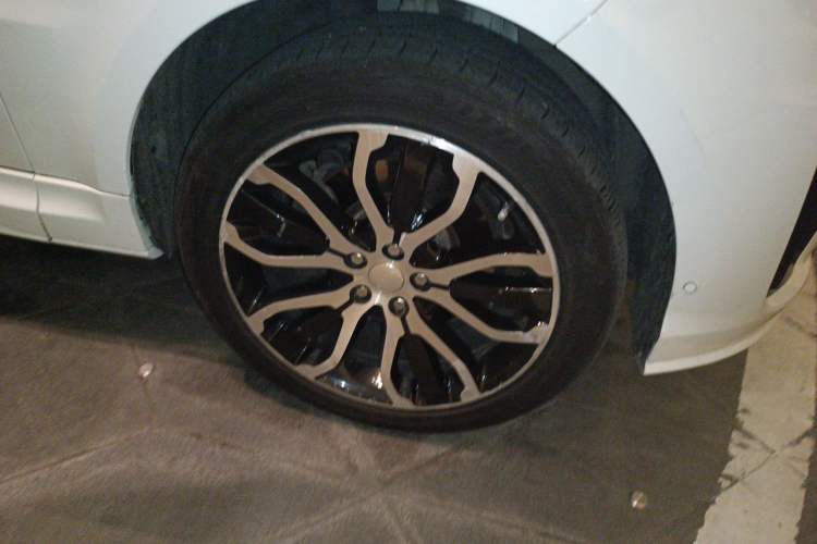 Used Land Rover Range Sport 2014 3.0 SC V6 HSE DYNAMIC Right Front Wheel Hub