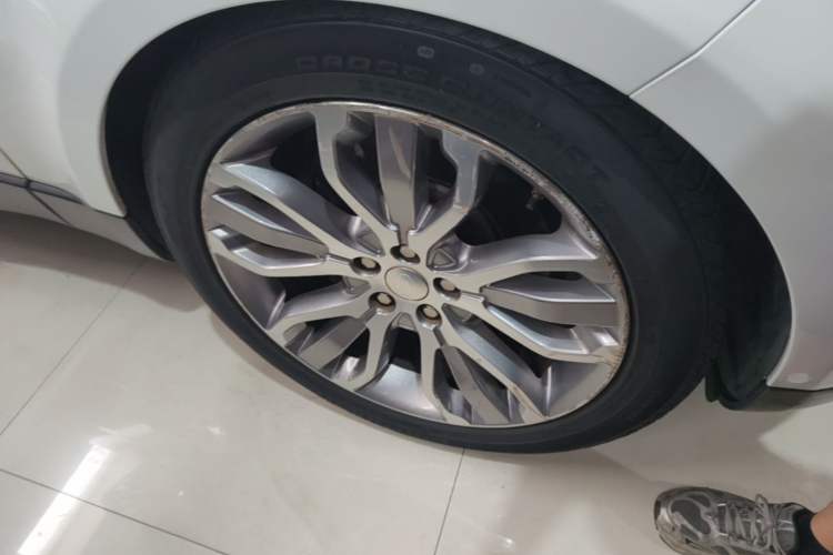 Used Land Rover Range Sport 2014 3.0 SC V6 HSE DYNAMIC Right Front Wheel Hub