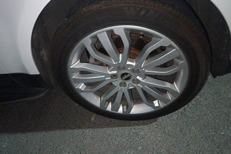 Used Land Rover Range Sport  Right Front Wheel Hub