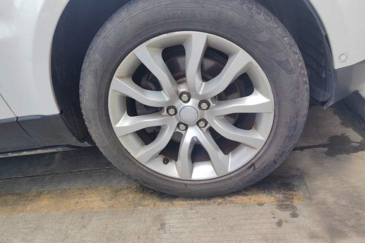 Used Land Rover Range Sport 2014 3.0 SC V6 HSE Right Front Wheel Hub