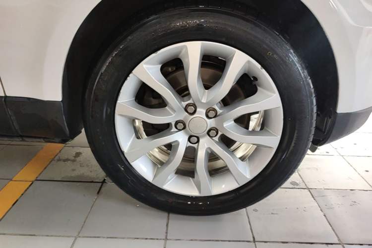 Used Land Rover Range Sport  Right Front Wheel Hub
