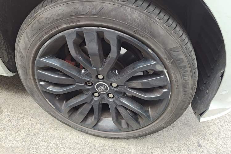 Used Land Rover Range Sport 2014 3.0 SC V6 HSE DYNAMIC Right Front Wheel Hub