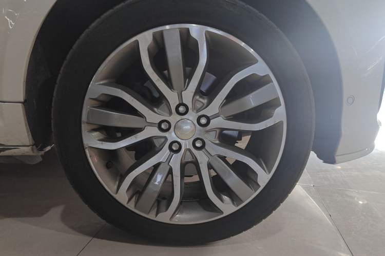 Used Land Rover Range Sport 2014 3.0 SC V6 HSE Right Front Wheel Hub