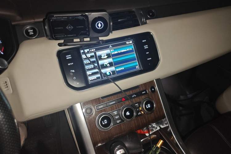 Used Land Rover Range Sport 2015 3.0 SDV6 HSE Audio And AC Panel