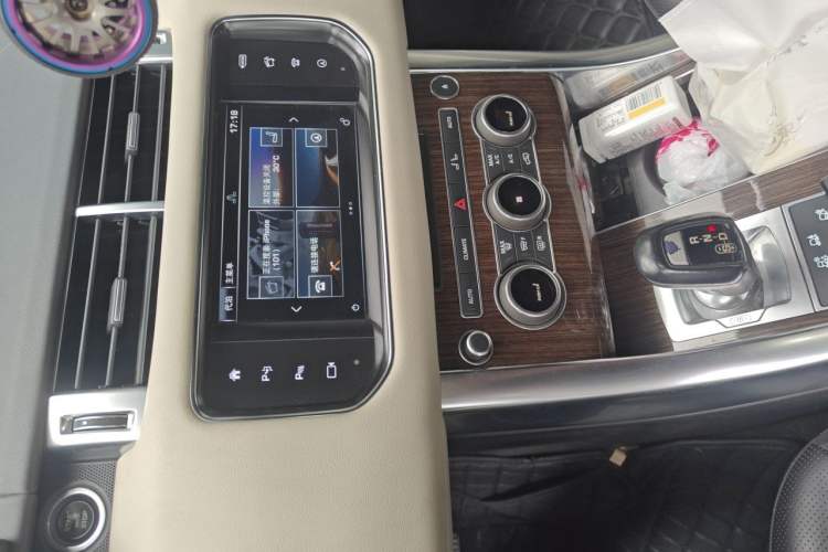 Used Land Rover Range Sport  Audio And AC Panel