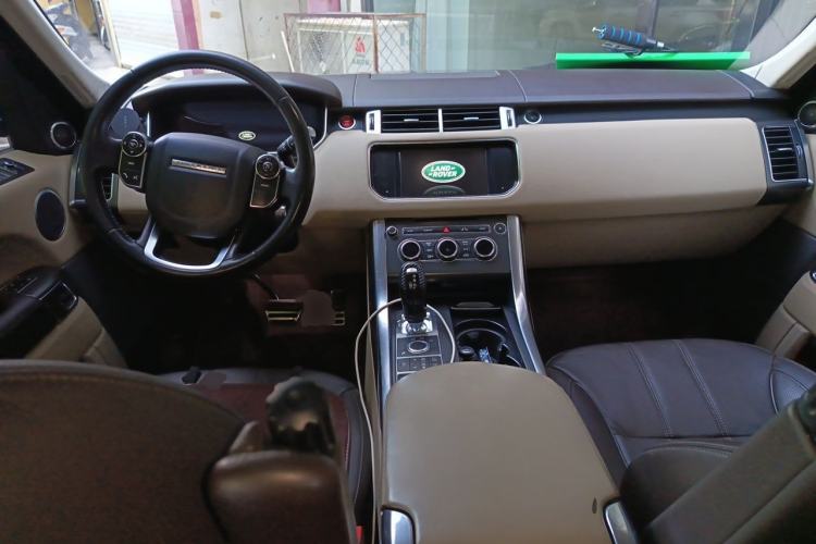 Used Land Rover Range Sport 2015 3.0 SDV6 HSE Center Console