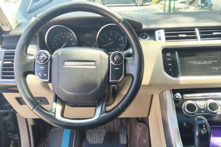 Used Land Rover Range Sport 2015 3.0 SC V6 HSE Center Console
