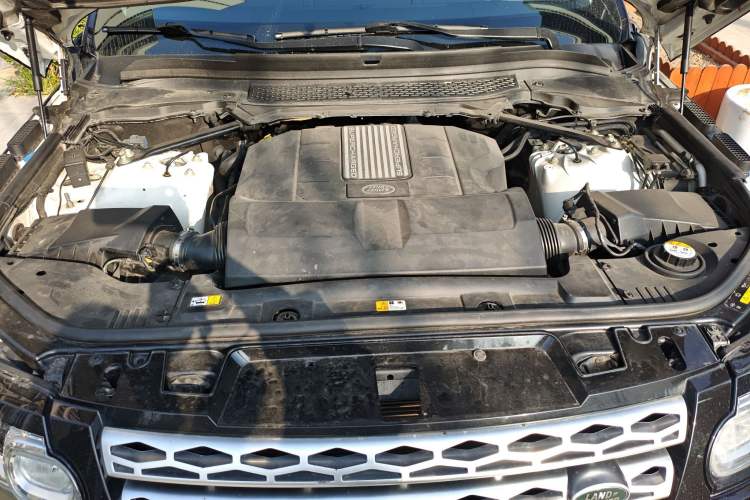 Used Land Rover Range Sport 2015 3.0 SC V6 HSE Engine Bay