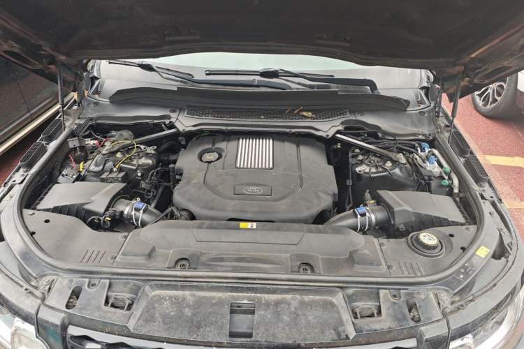 Used Land Rover Range Sport  Engine Bay