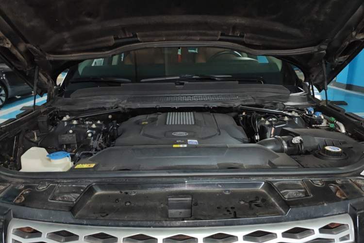 Used Land Rover Range Sport  Engine Bay