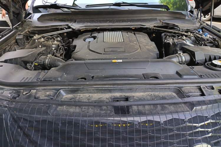 Used Land Rover Range Sport 2015 3.0 SDV6 HSE Engine Bay