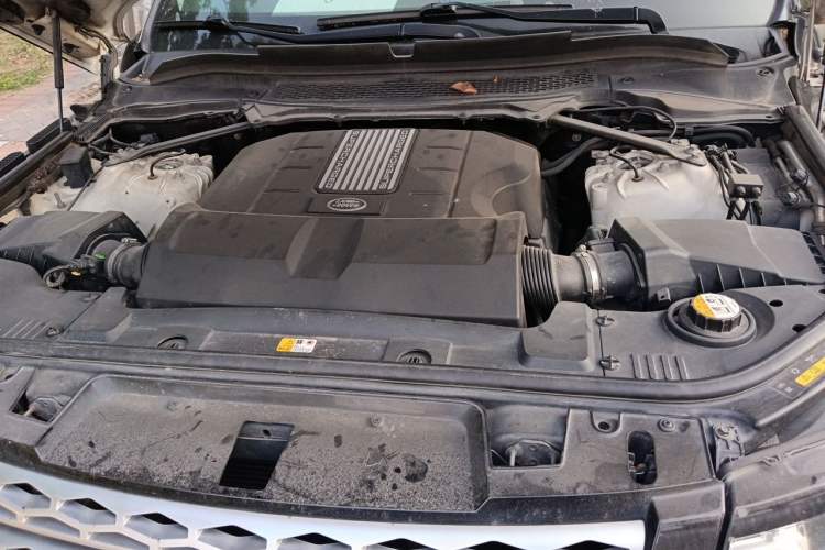 Used Land Rover Range Sport 2015 3.0 SC V6 HSE Engine Bay