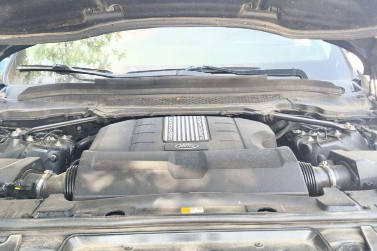 Used Land Rover Range Sport 2015 3.0 SC V6 HSE Engine Bay