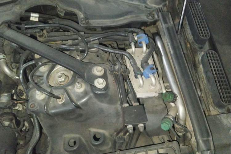 Used Land Rover Range Sport 2015 3.0 V6 HSE Gasoline – Middle East Version Engine Bay Left