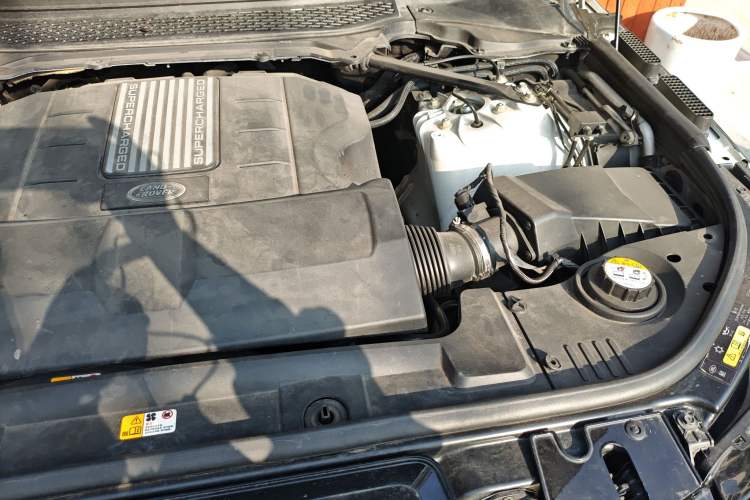 Used Land Rover Range Sport 2015 3.0 SC V6 HSE Engine Bay Left