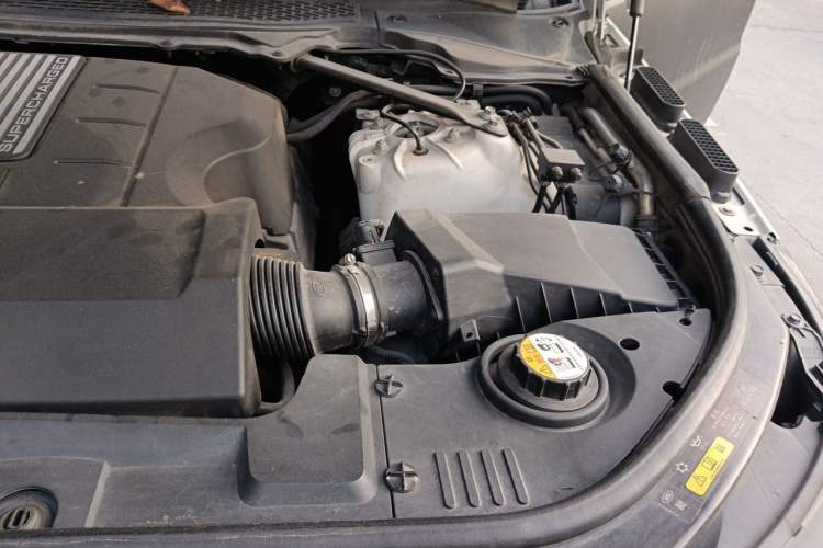 Used Land Rover Range Sport 2015 3.0 SC V6 HSE Engine Bay Left