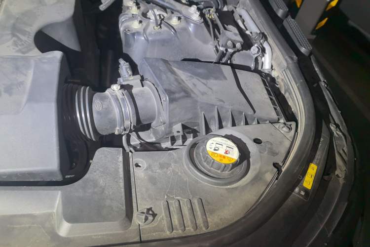 Used Land Rover Range Sport 2015 3.0 SC V6 HSE DYNAMIC Engine Bay Left