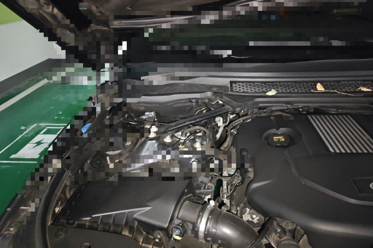Used Land Rover Range Sport 2015 3.0 SDV6 HSE Engine Bay Right