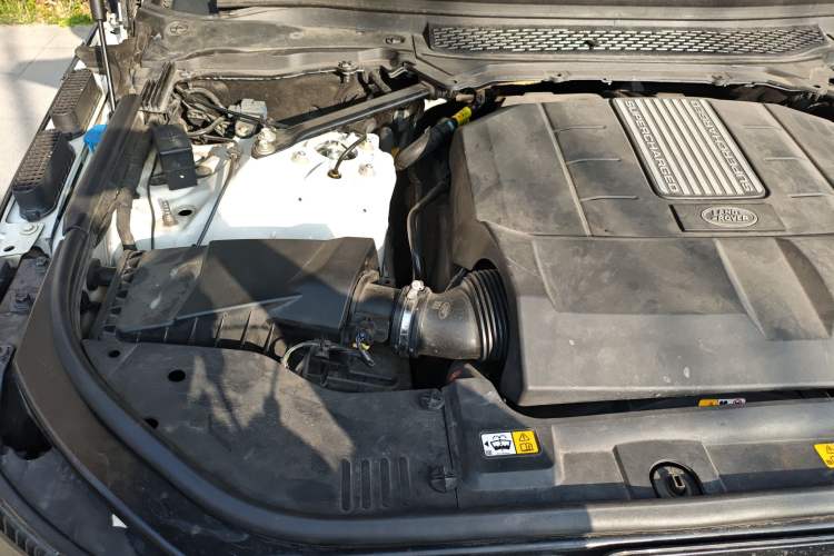 Used Land Rover Range Sport 2015 3.0 SC V6 HSE Engine Bay Right
