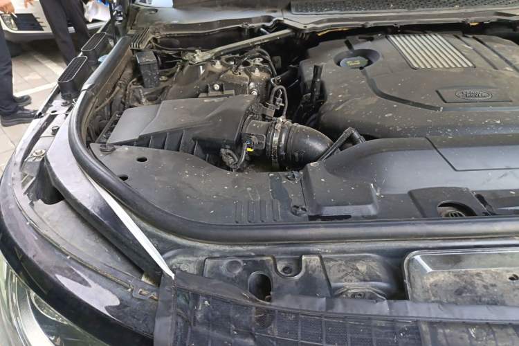 Used Land Rover Range Sport 2015 3.0 SDV6 HSE Engine Bay Right