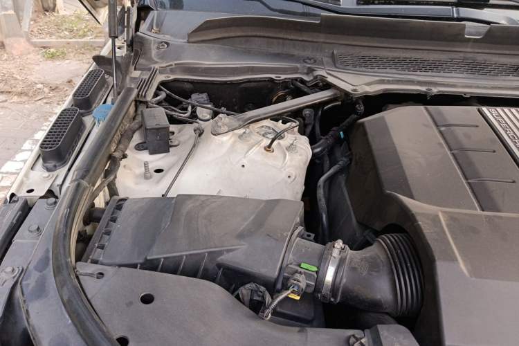 Used Land Rover Range Sport 2015 3.0 SC V6 HSE Engine Bay Right