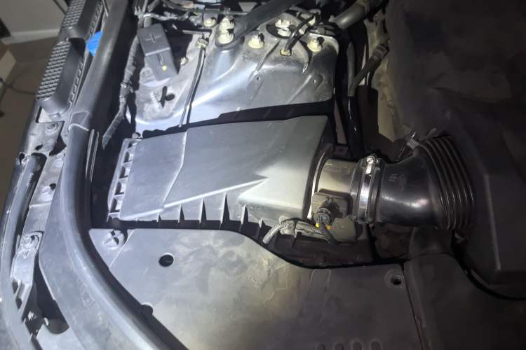 Used Land Rover Range Sport 2015 3.0 SC V6 HSE DYNAMIC Engine Bay Right