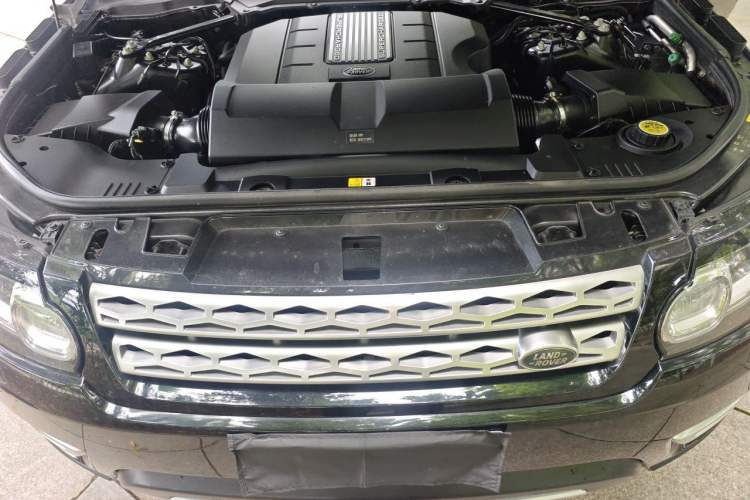 Used Land Rover Range Sport  Engine Bay