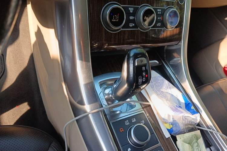 Used Land Rover Range Sport 2015 3.0 SC V6 HSE Gear Lever