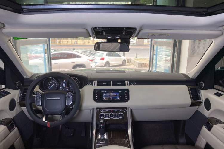 Used Land Rover Range Sport 2015 3.0 SC V6 HSE Interior 1