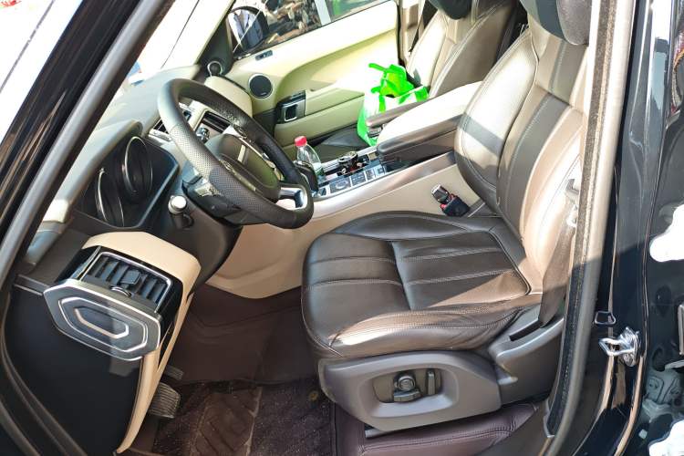Used Land Rover Range Sport 2015 3.0 SC V6 HSE Left Front Seat