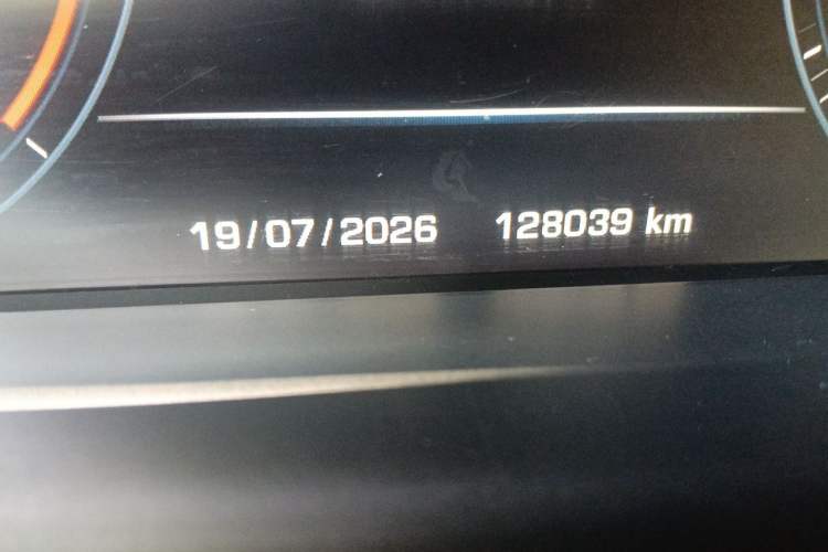 Used Land Rover Range Sport 2015 3.0 SDV6 HSE Odometer Close Up