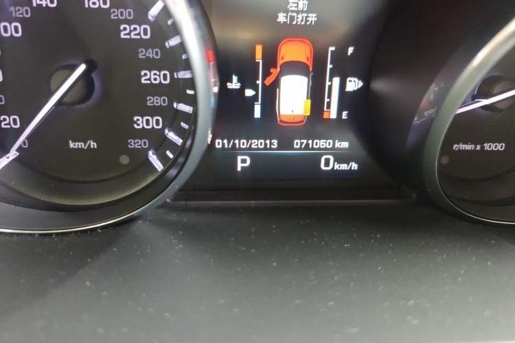 Used Land Rover Range Sport  Odometer Close Up