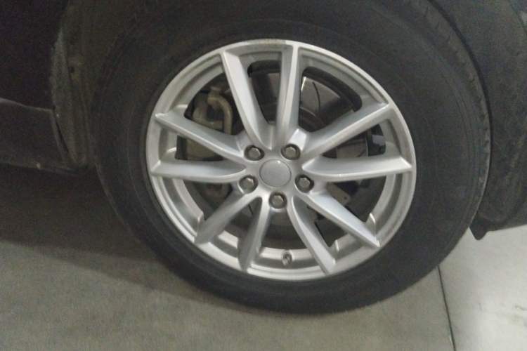 Used Land Rover Range Sport 2015 3.0 V6 HSE Gasoline – Middle East Version Right Front Wheel Hub