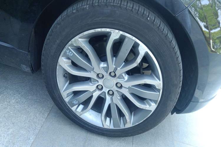 Used Land Rover Range Sport  Right Front Wheel Hub