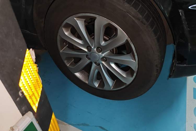 Used Land Rover Range Sport  Right Front Wheel Hub