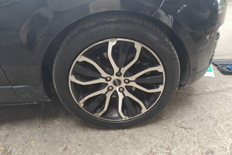 Used Land Rover Range Sport  Right Front Wheel Hub