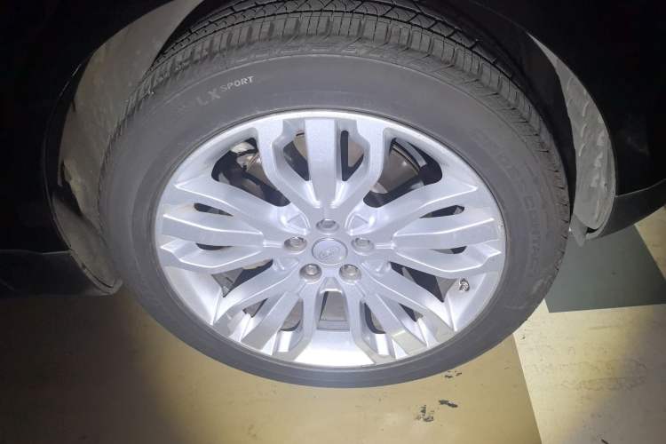 Used Land Rover Range Sport 2015 3.0 SC V6 HSE DYNAMIC Right Front Wheel Hub