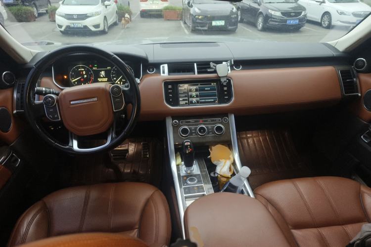 Used Land Rover Range Sport 2015 3.0 SC V6 HSE Center Console