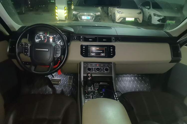 Used Land Rover Range Sport 2015 3.0 SC V6 HSE DYNAMIC Center Console