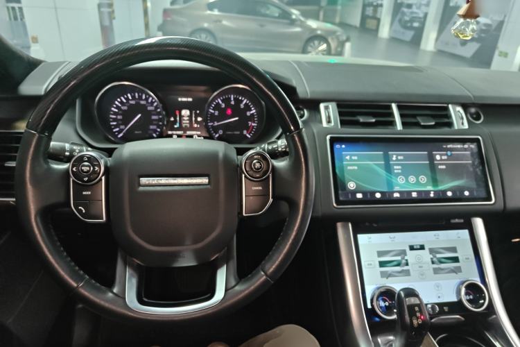 Used Land Rover Range Sport 2015 3.0 SC V6 HSE Center Console