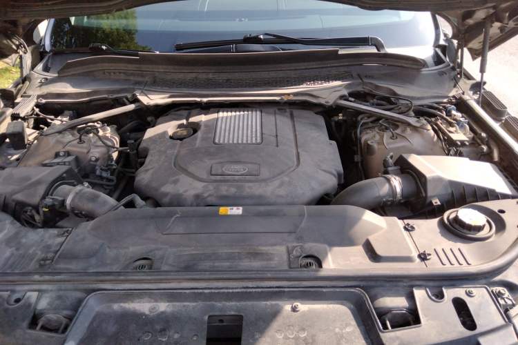 Used Land Rover Range Sport 2015 3.0 SDV6 HSE Engine Bay