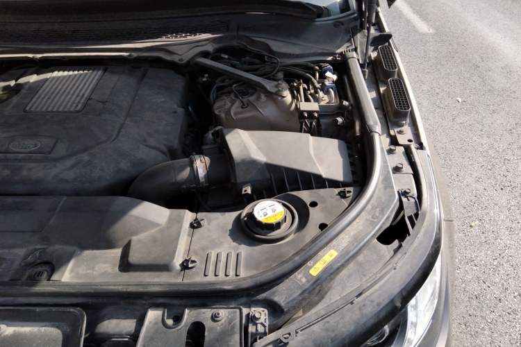 Used Land Rover Range Sport 2015 3.0 SDV6 HSE Engine Bay Left
