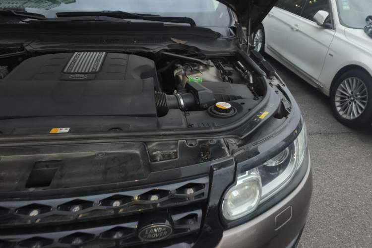 Used Land Rover Range Sport 2015 3.0 SC V6 HSE Engine Bay Left